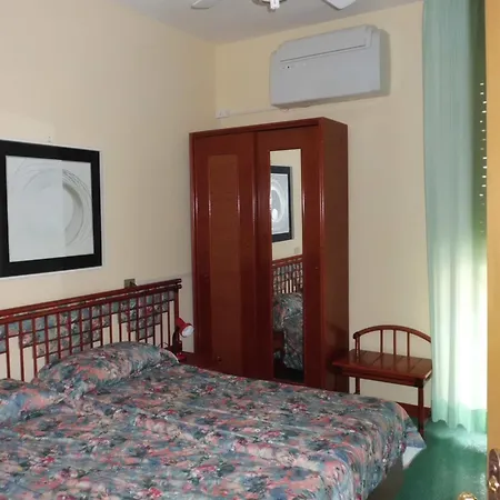 Palme Closetogigante Junior Apartament *